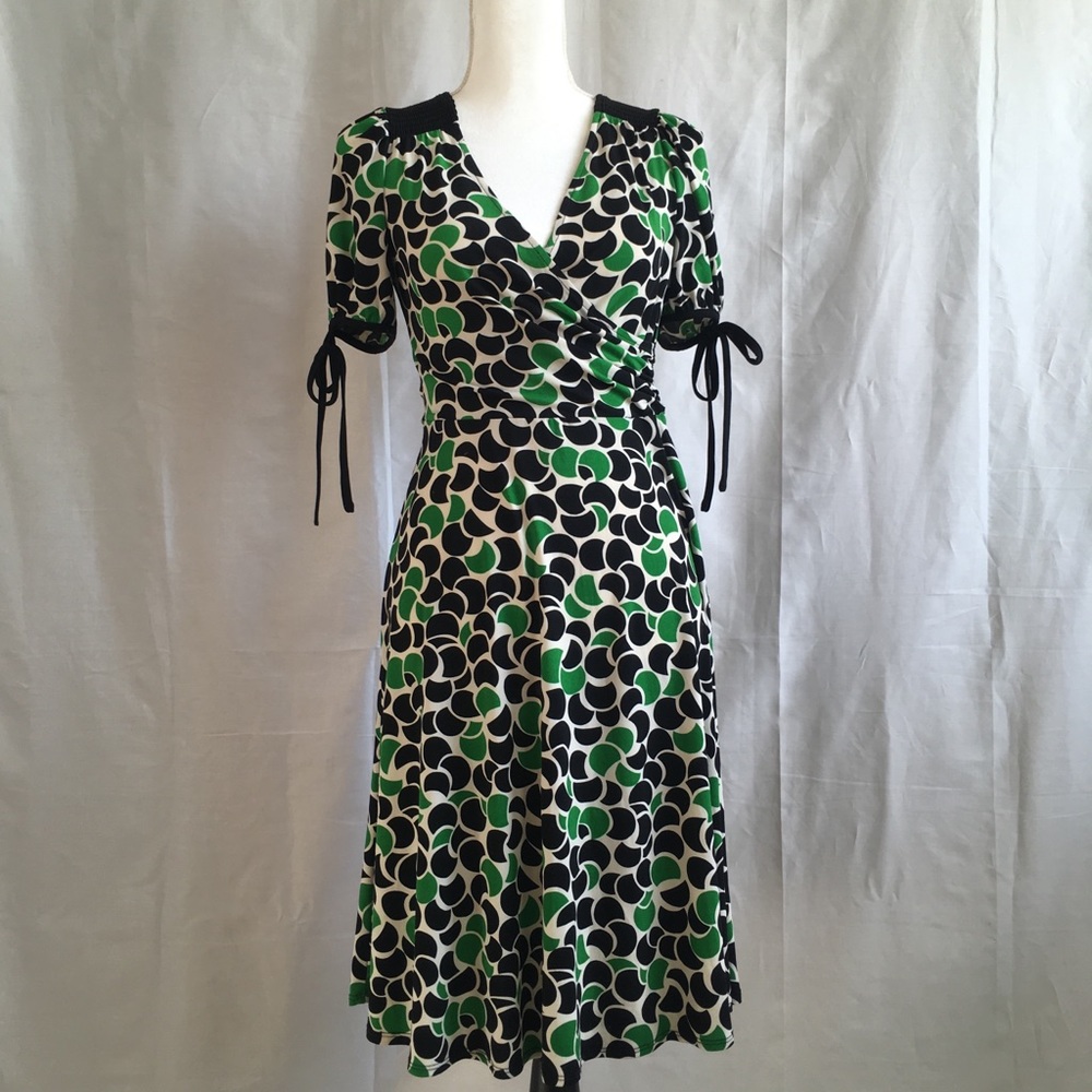 Donna Morgan Black/Green Pattern dress with ties